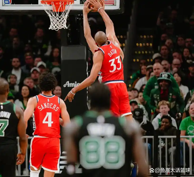 布朗33+12哈登空砍37+7+8 凯尔特人险胜快船_凯尔特人快船比赛战报_凯尔特人三分命中率分析