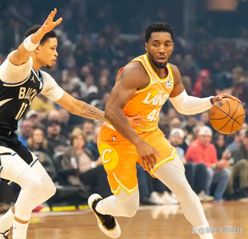 骑士完胜！米切尔37+4球哥该夸，字母哥伤退，勇士弃将24+5难救主