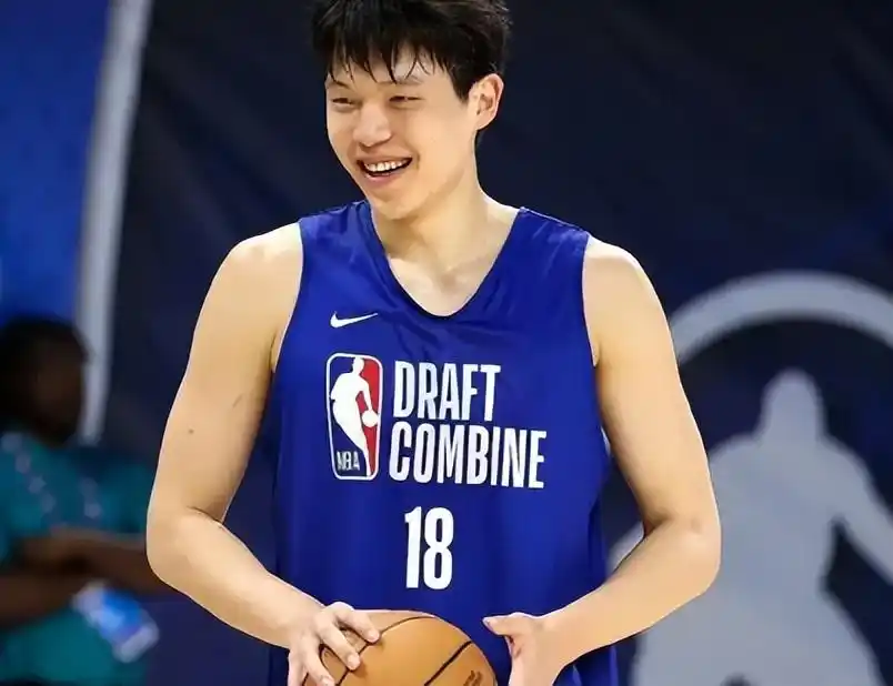 杨瀚森追梦评价_杨瀚森NBA发展联盟_美记：球迷们急切希望杨瀚森获得更多出场机会 但他还需打磨技术