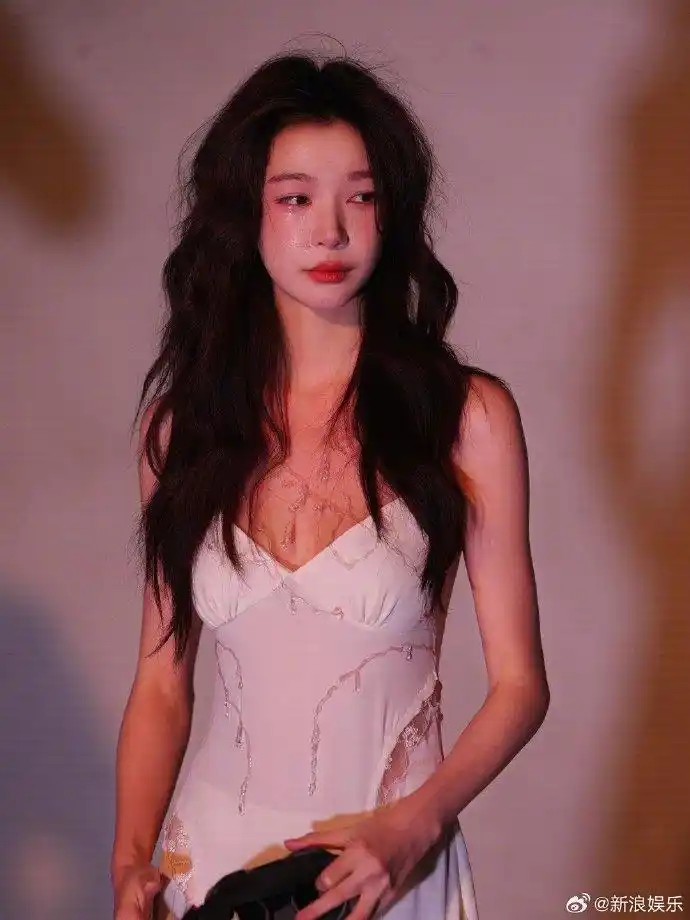 胡彦斌易梦玲恋情曝光_胡彦斌易梦玲还在马尔代夫喝茶_易梦玲马尔代夫偶遇