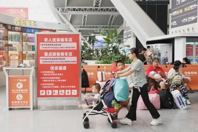 铁路综控员精准调度_广州南站安全生产指挥中心_全国最忙高铁站上演名场面