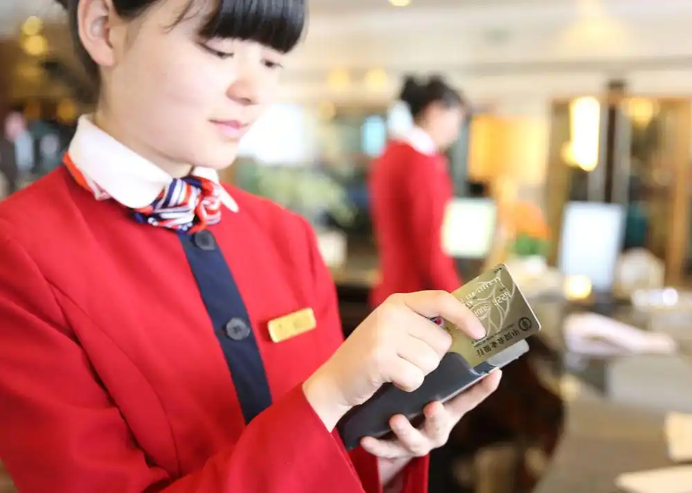 信用卡3年减少9000多万张 你还用吗_信用卡市场转型发展策略_信用卡行业规模收缩趋势