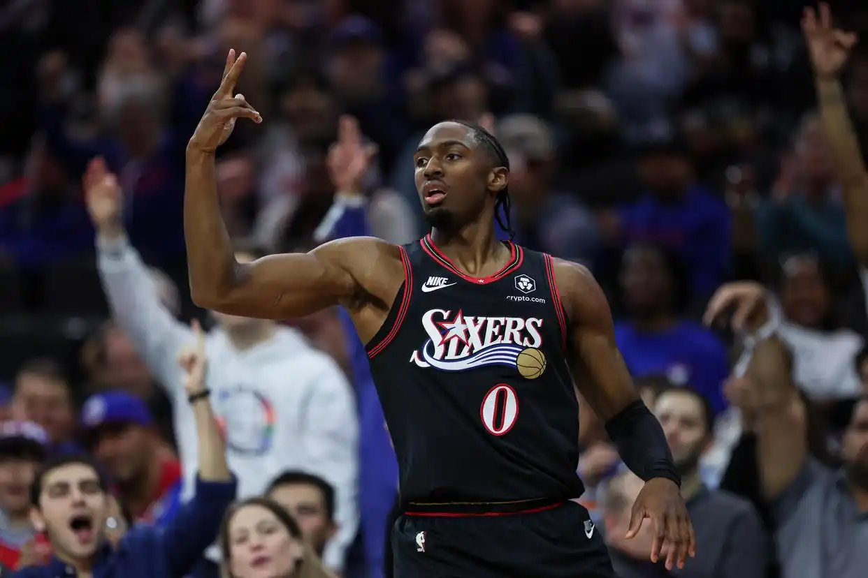 马克西狂砍54分罗林斯32+14 76人加时胜雄鹿_NBA常规赛雄鹿76人比赛 马克西54分加时赛罗林斯32分 乔治21分