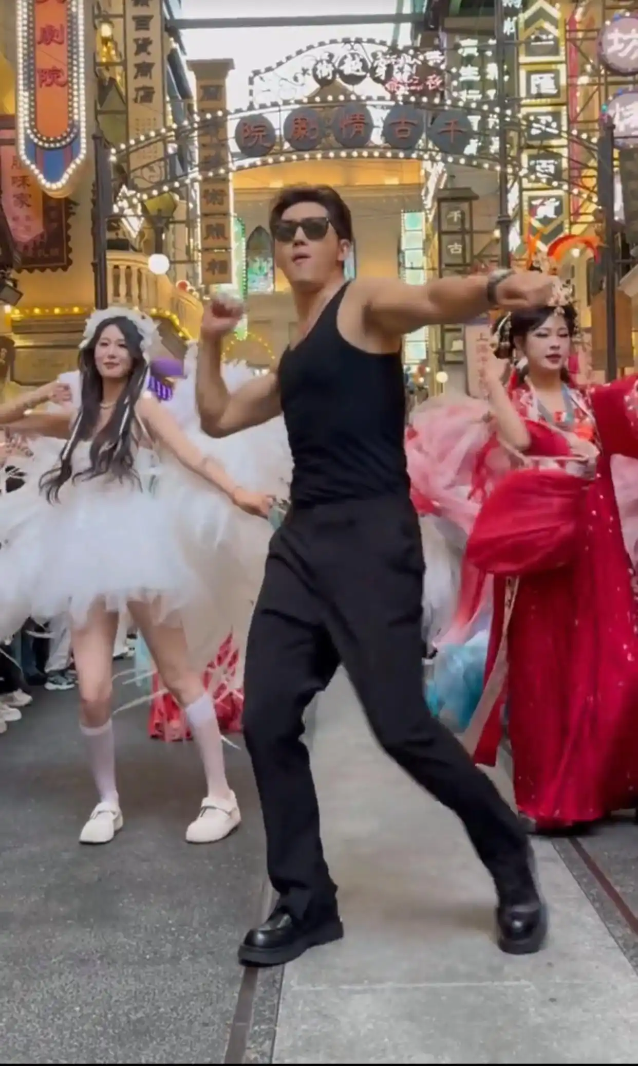 演员史元庭 景区NPC 再就业_演员史元庭回应景区打工_演员史元庭 Coser扮装者 兼职工作