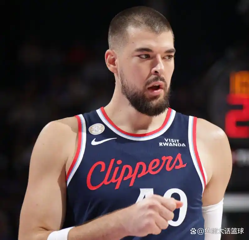 哈登15+11伦纳德10分 快船大比分不敌爵士_快船休赛期引援分析_爵士对阵快船