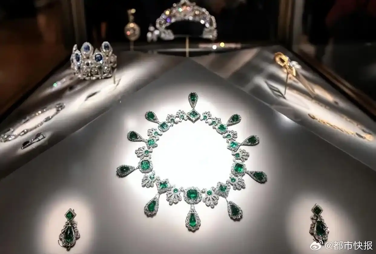 卢浮宫馆长辞职被拒_卢浮宫安保漏洞 抢劫案细节 珠宝失窃事件分析