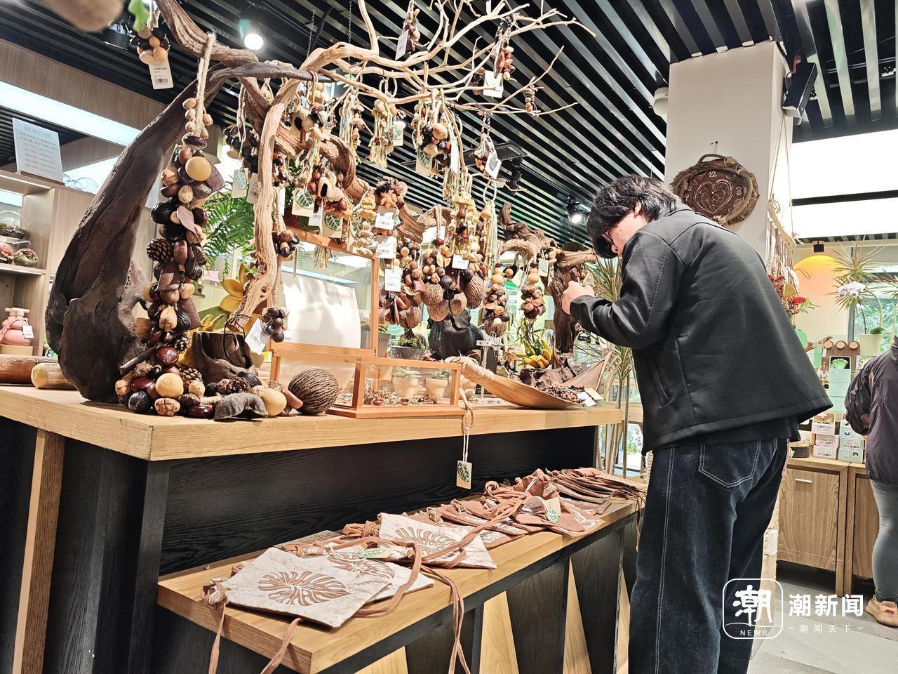 果壳摇铃火了，杭州植物园文创店人气爆棚​！