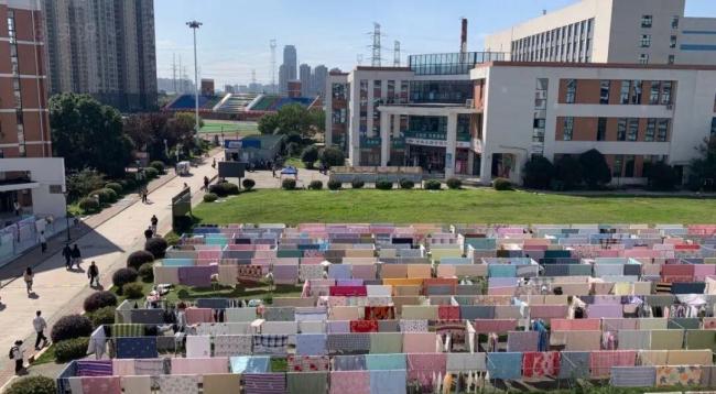 论中国小孩对晒被子的执念：冬日温暖必备