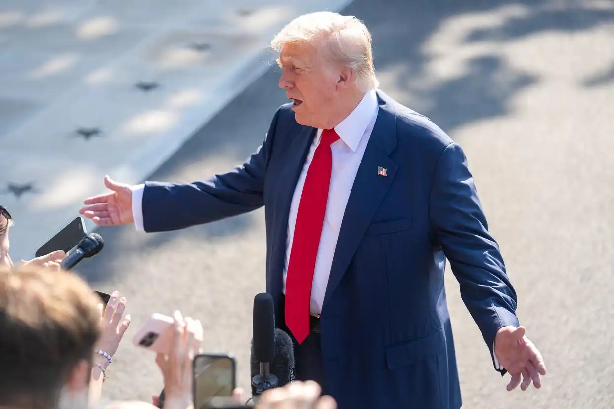 美司法部：特朗普同删除爱泼斯坦案文件无关