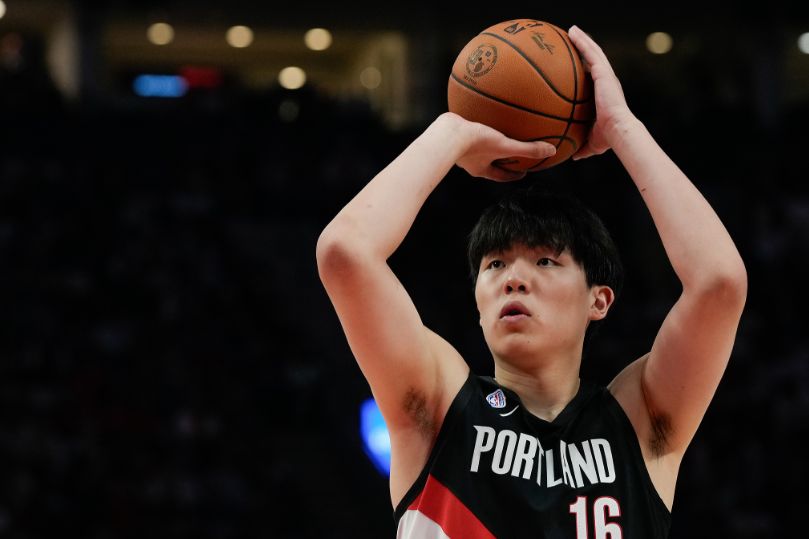 时隔6年又有中国球员进nba 上一位是火箭周琦_杨瀚森NBA首秀_中国球员NBA历史