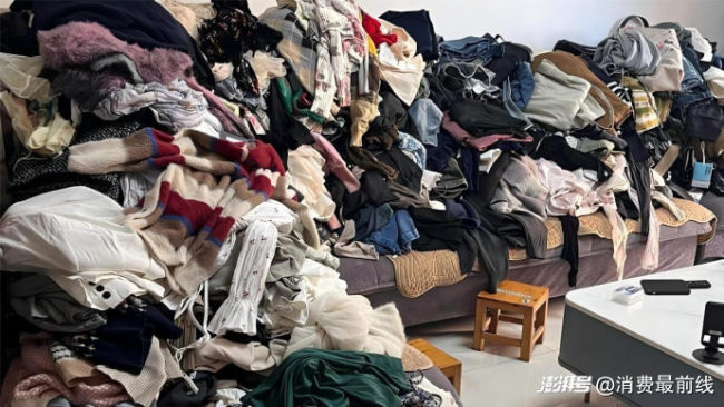 巨型吊牌能否整治“穿完就退” 商家的极限反击