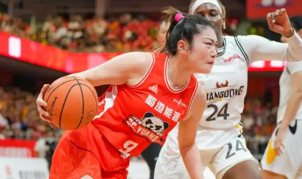 年薪千万！李梦官宣，恐告别国家队 “女篮勒布朗”为何沦为边缘人