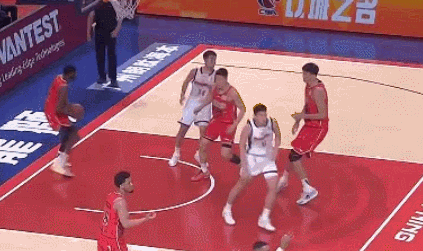 萨林杰关键表现回顾_徐杰20分萨林杰32+11 广东胜广州豪取5连胜_CBA广东对阵广州赛况分析