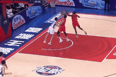 萨林杰关键表现回顾_徐杰20分萨林杰32+11 广东胜广州豪取5连胜_CBA广东对阵广州赛况分析