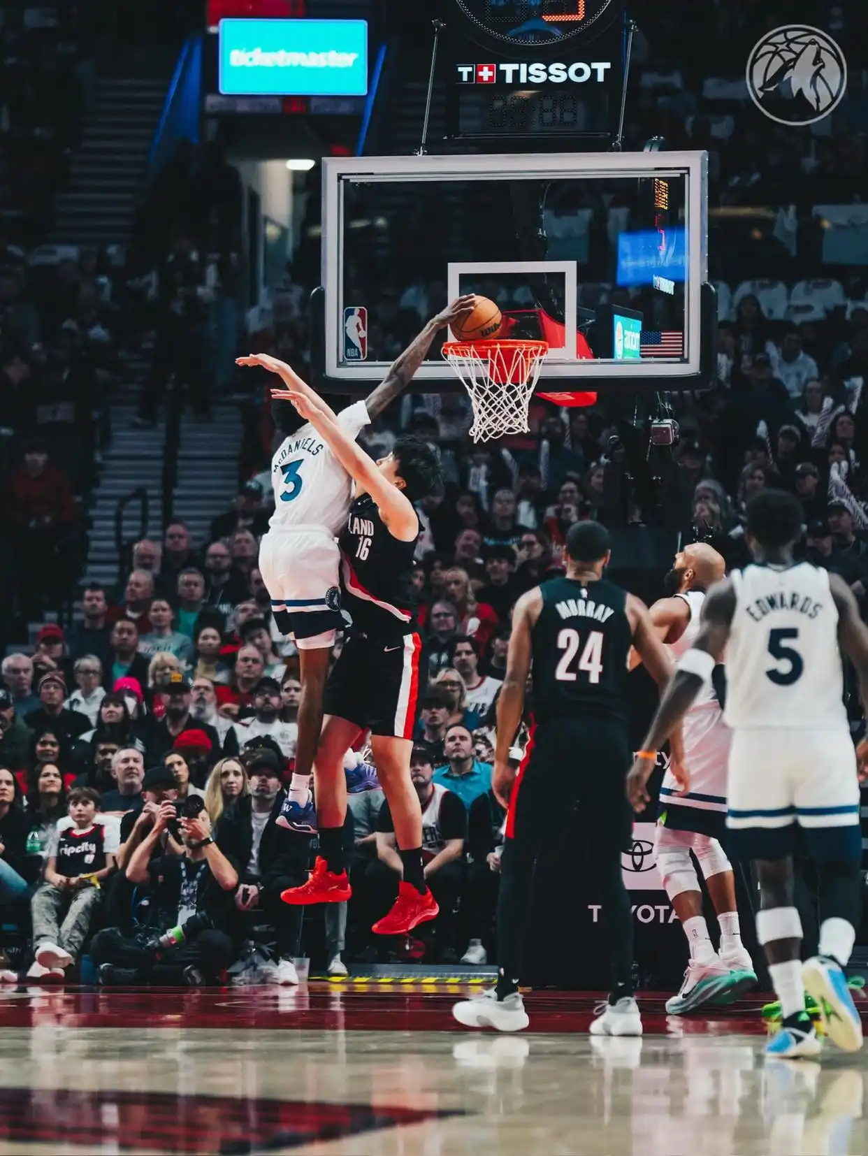 杨瀚森波特兰开拓者表现_杨瀚森nba生涯首秀冷启动 2分1板还在体系外？_杨瀚森NBA常规赛首秀