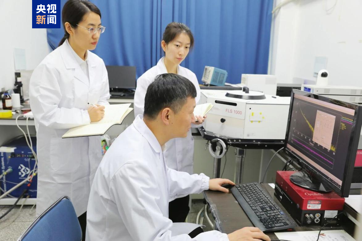 稀土纳米晶电致发光_有机半导体敏化策略_中国科研团队发布稀土材料最新成果