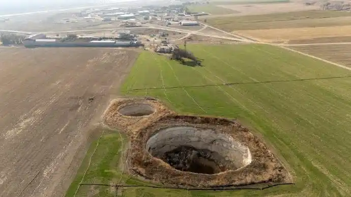 气候变化导致土耳其天坑_土耳其塌陷坑_土耳其中部出现近700个巨大天坑