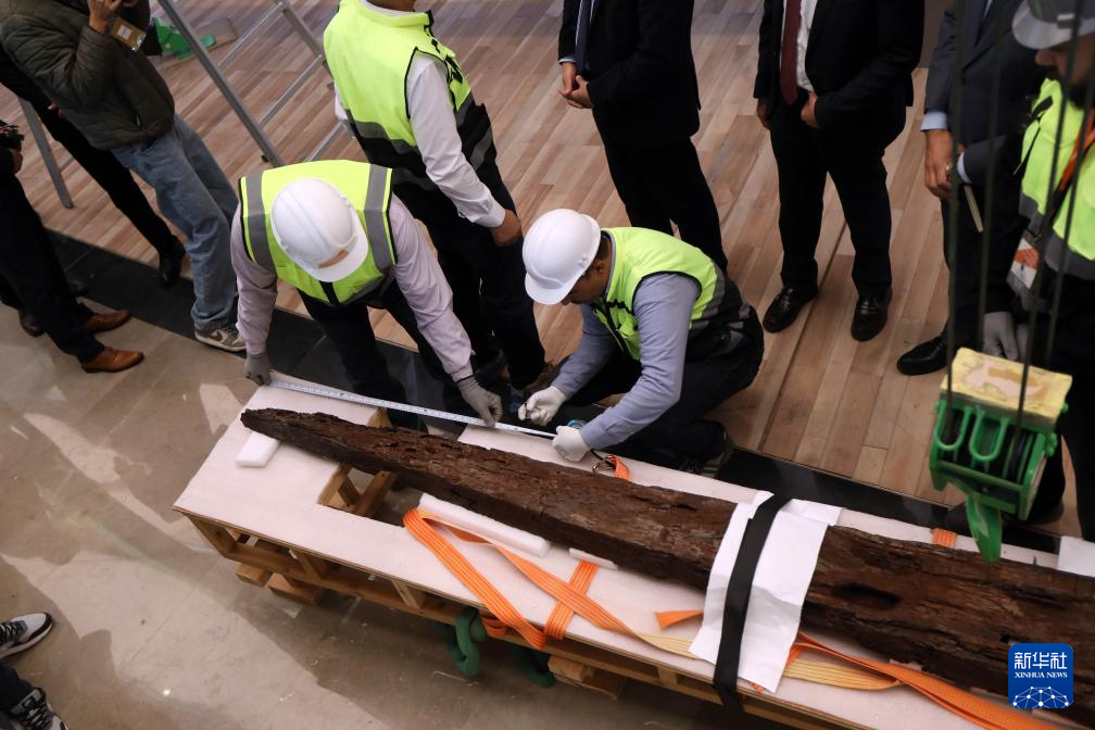 大埃及博物馆第二艘太阳船启动安装_胡夫第二艘太阳船组装工作_大埃及博物馆胡夫太阳船展厅修复