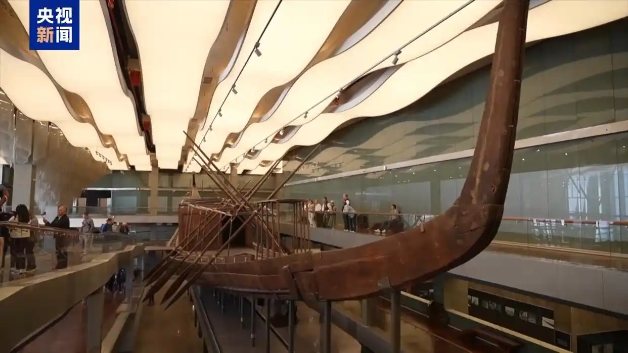 大埃及博物馆胡夫太阳船展厅_胡夫法老太阳船安装工程_大埃及博物馆第二艘太阳船启动安装