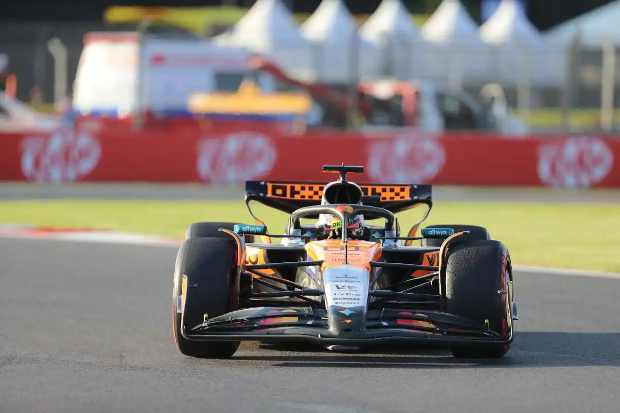 f1墨西哥城大奖赛第三次练习赛_2025赛季世界一级方程式赛车锦标赛墨西哥城大奖赛练习赛_威廉姆斯车队西班牙车手塞恩斯比赛照片