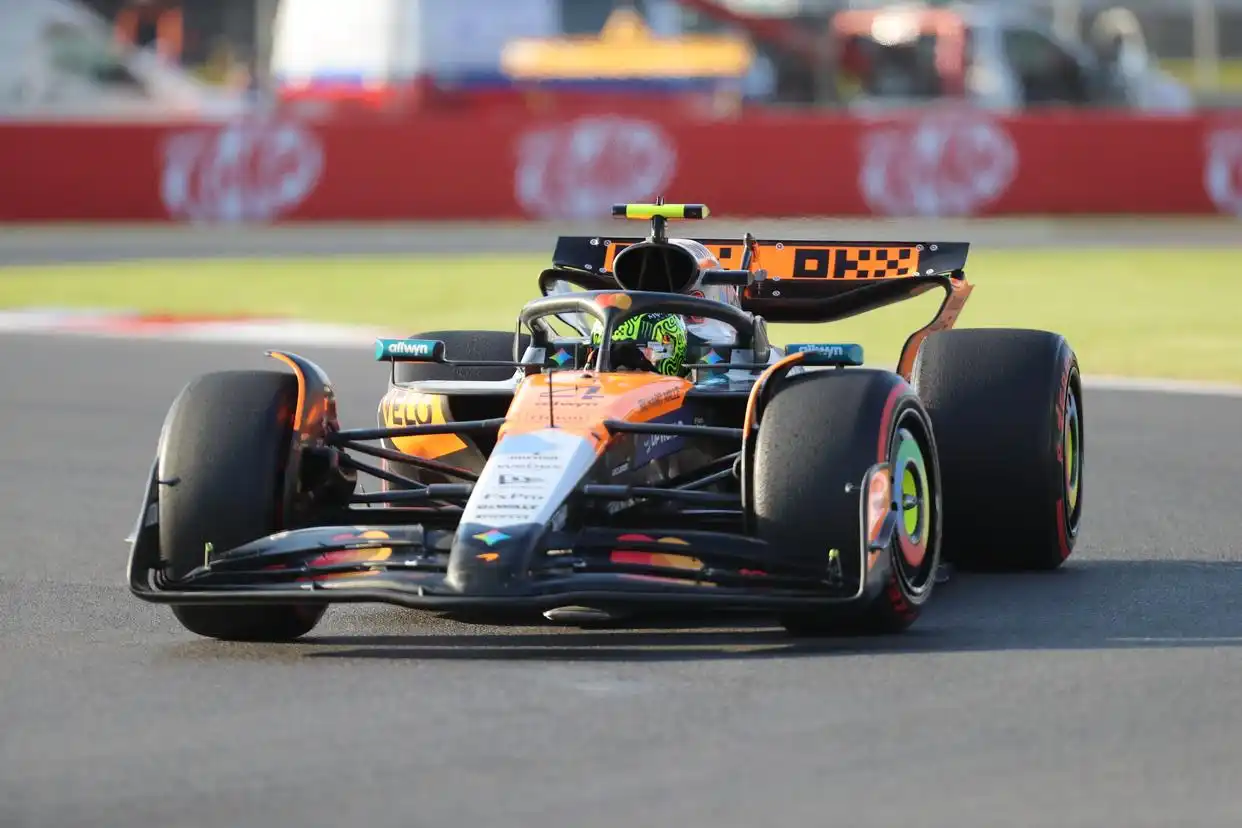 2025赛季世界一级方程式赛车锦标赛墨西哥城大奖赛练习赛_f1墨西哥城大奖赛第三次练习赛_威廉姆斯车队西班牙车手塞恩斯比赛照片