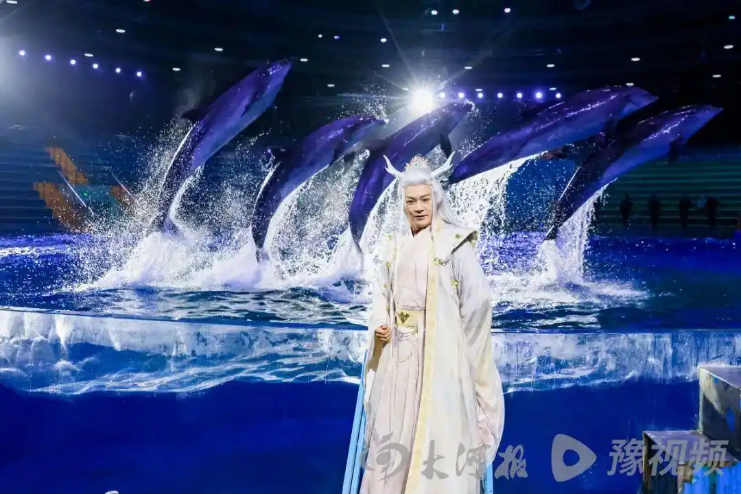 郑国霖转型文旅曝光量_郑国霖景区打工_郑国霖谈景区打工：过气明星缺钱