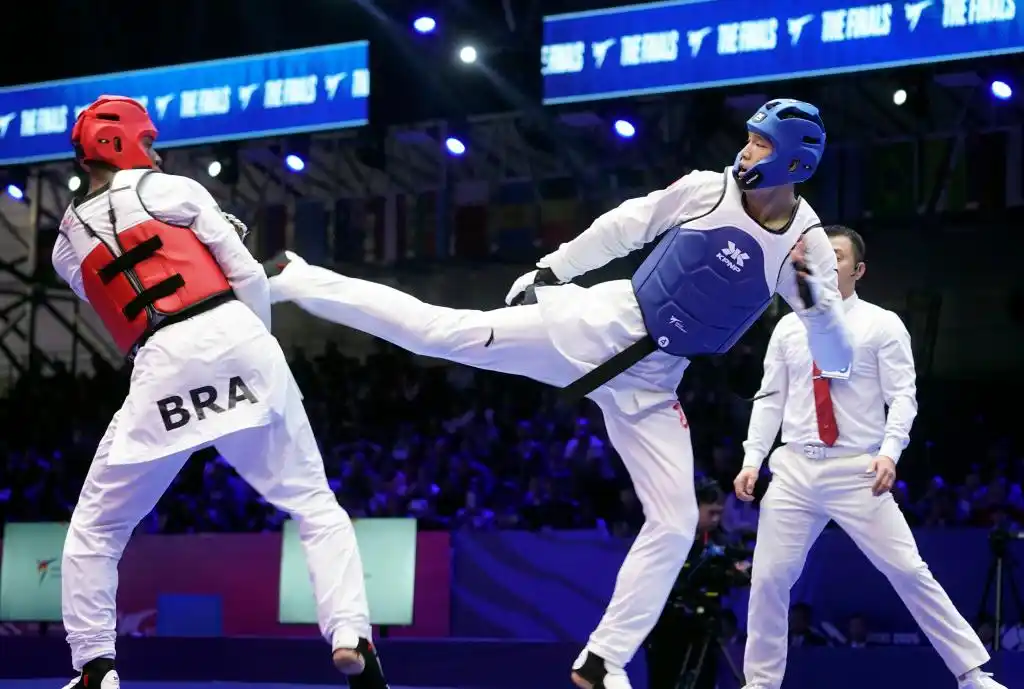 皇马队长卡瓦哈尔伤情恢复及赛季目标_卡瓦哈尔右膝手术缺阵2至3个月_阿斯报：右膝接受关节镜手术，33岁卡瓦哈尔预计将缺阵6到10