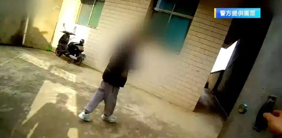 妈妈看孩子作业气得呼吸性碱中毒_嵩明县公安局处理紧急情况_9岁男孩报警母亲呼吸困难