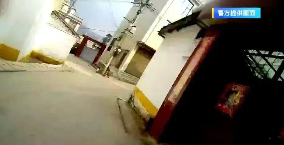 9岁男孩报警母亲呼吸困难 嵩明县公安局救助 呼吸性碱中毒症状和急救方法_妈妈看孩子作业气得呼吸性碱中毒