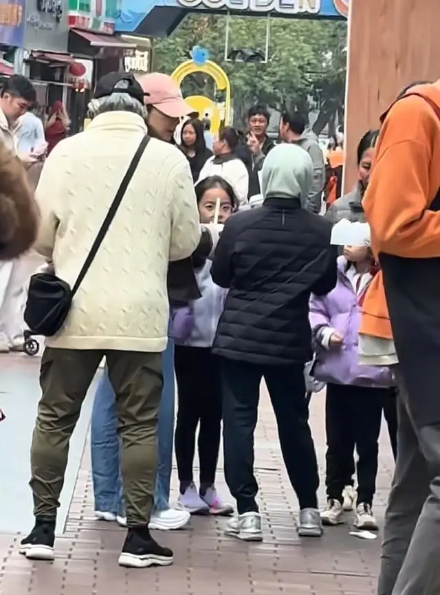 郭晶晶霍启刚节俭生活_霍震霆分享霍家育儿观_霍震霆郭晶晶蜜雪冰城