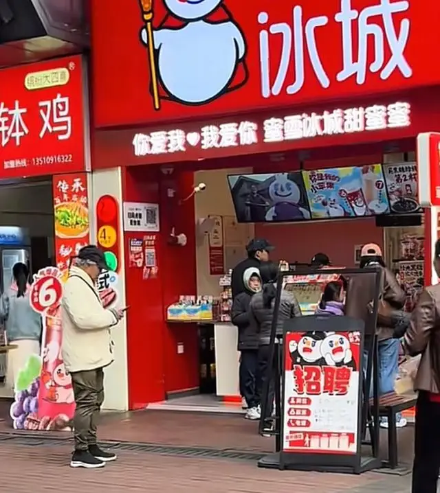 霍震霆分享霍家育儿观_郭晶晶霍启刚节俭生活_霍震霆郭晶晶蜜雪冰城