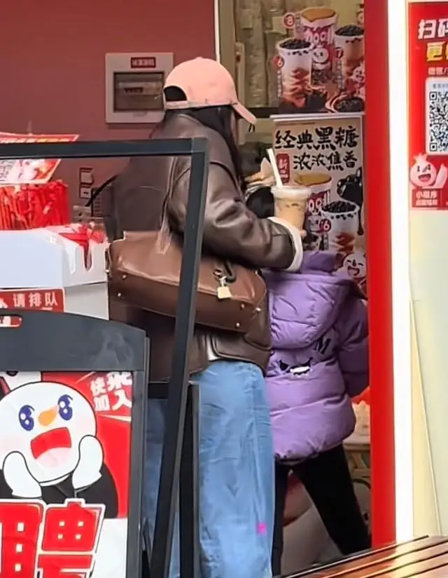 郭晶晶霍启刚节俭生活_霍震霆郭晶晶蜜雪冰城_霍震霆分享霍家育儿观