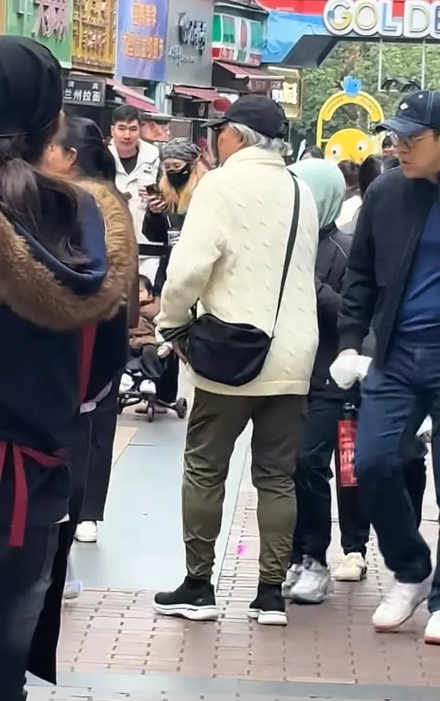 霍震霆郭晶晶蜜雪冰城_霍震霆分享霍家育儿观_郭晶晶霍启刚节俭生活