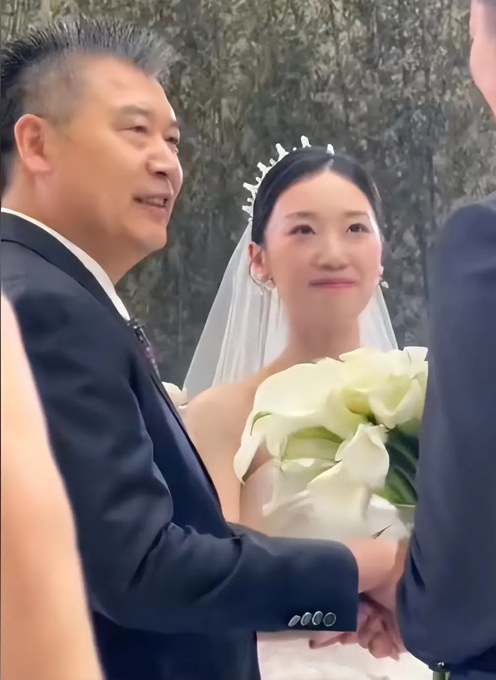 李隼指导女儿结婚，国乒三大魔王泪眼婆娑，孙颖莎成“小魔王”