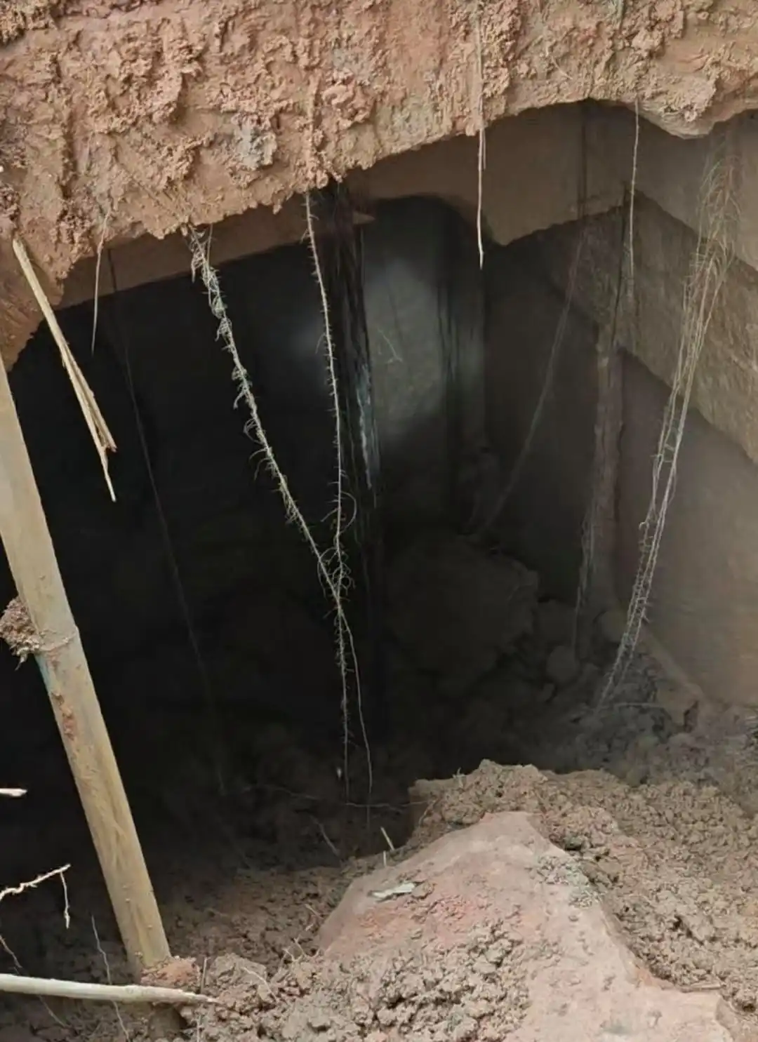 四川乐山古墓发现_四川乐山大佛街道一工地挖出古墓_宋墓考古发掘