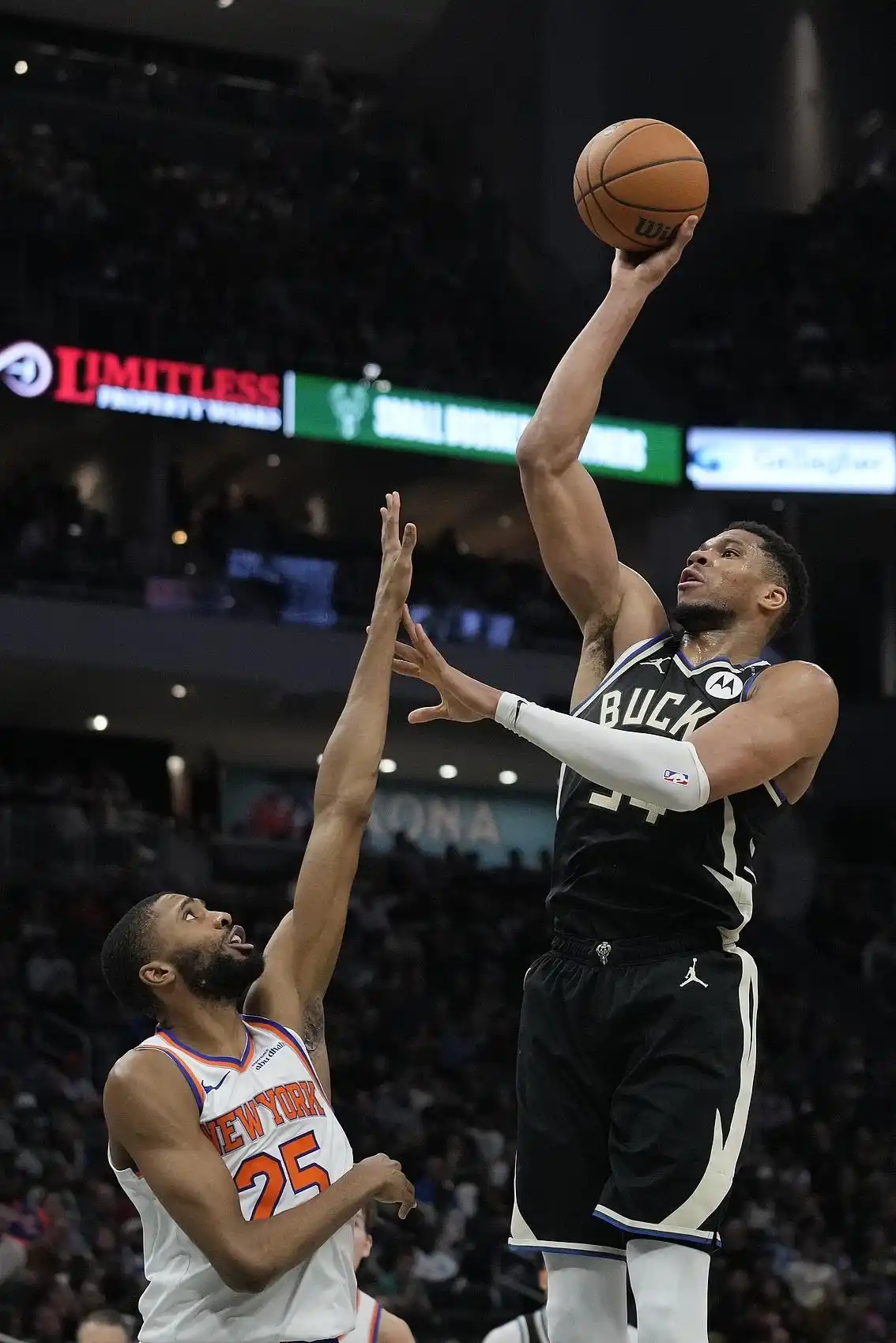 势不可挡！字母哥37+8+7，布伦森对砍36分，雄鹿主场击败尼克斯