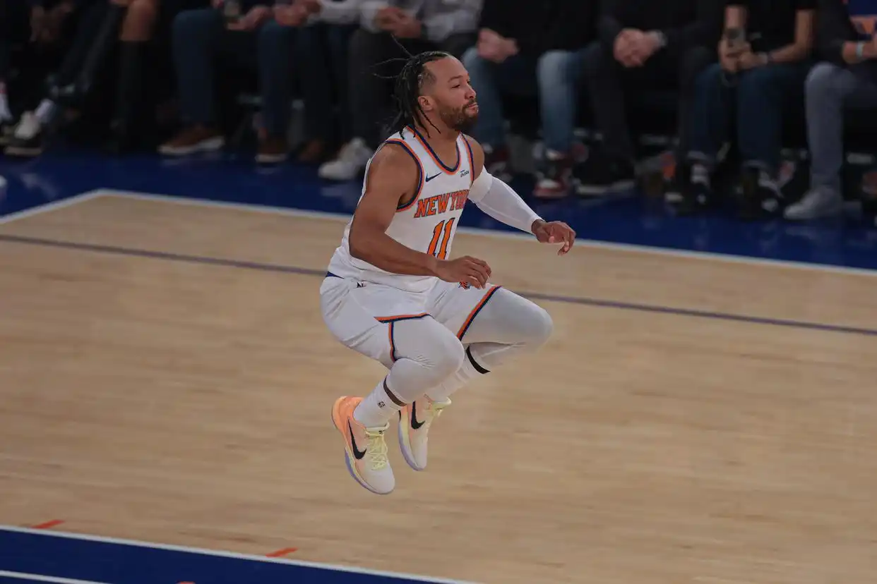 NBA雄鹿vs尼克斯比赛结果_字母哥37分领衔雄鹿主场取胜_组图：雄鹿击败尼克斯 字母哥突破分球