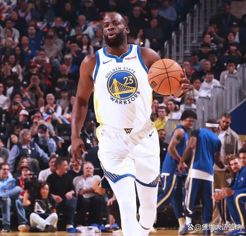 勇士对阵快船赛况分析_组图：勇士主场击败快船 库里带球突破_勇士快船比赛战报