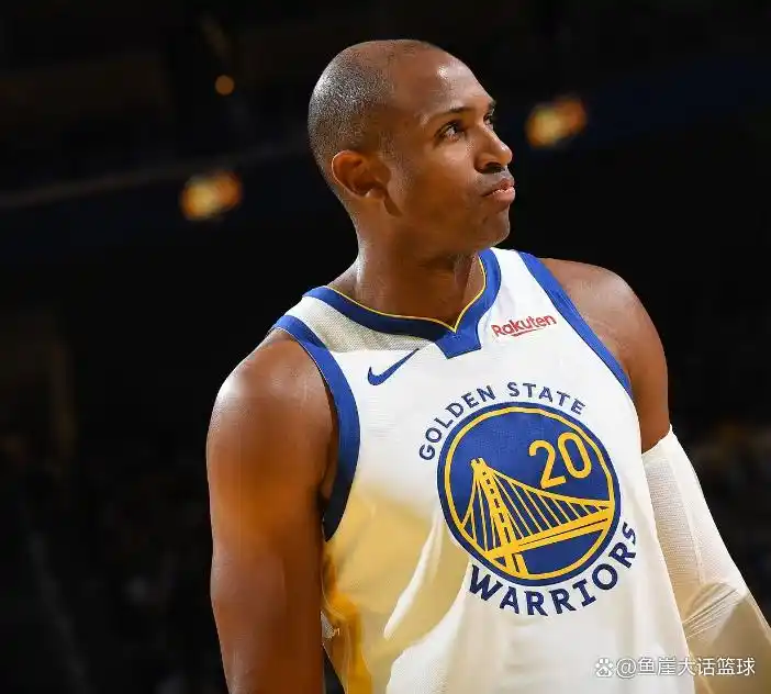 勇士快船比赛战报_组图：勇士主场击败快船 库里带球突破_勇士对阵快船赛况分析