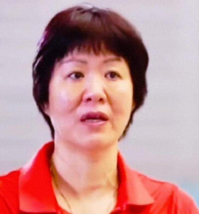 中国女排夺冠领奖_郎平排球教练终身成就奖_朱婷祝贺师徒关系排球圈认可