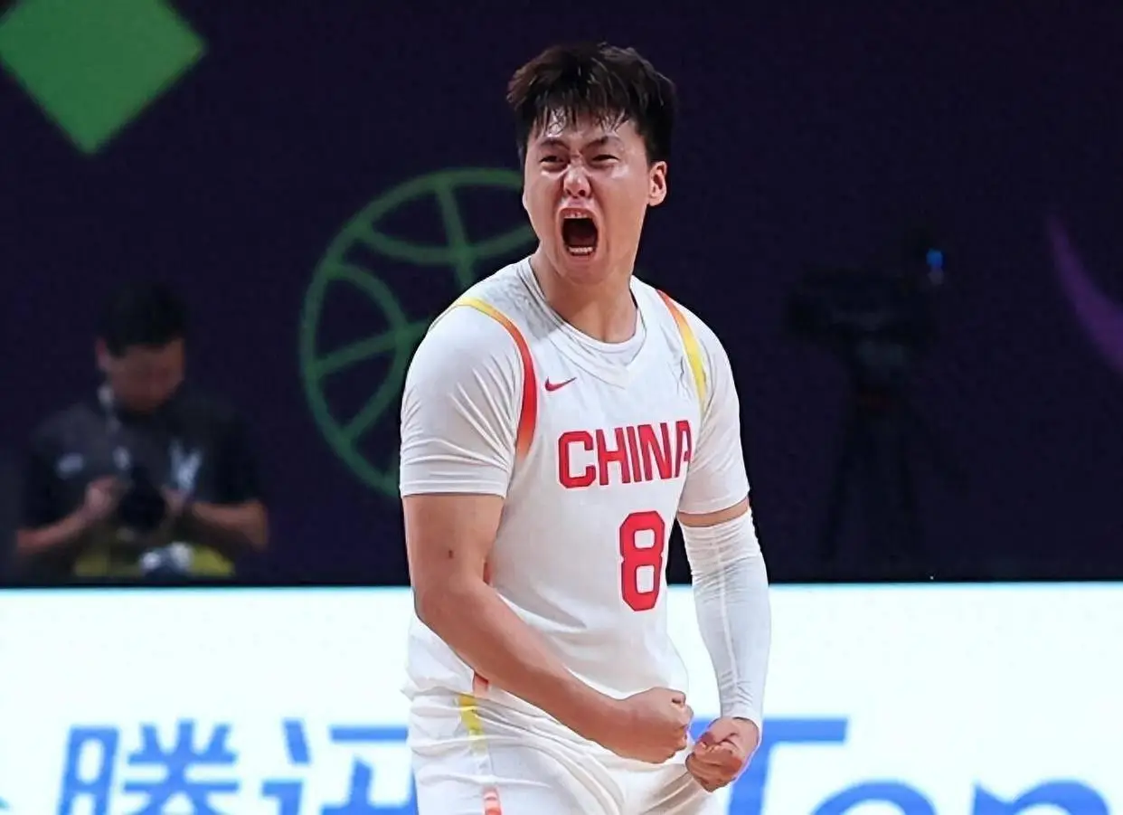 攻防糟糕，赵睿徐杰双双缺席，中国男篮被韩国队压着打，郭士强引众怒