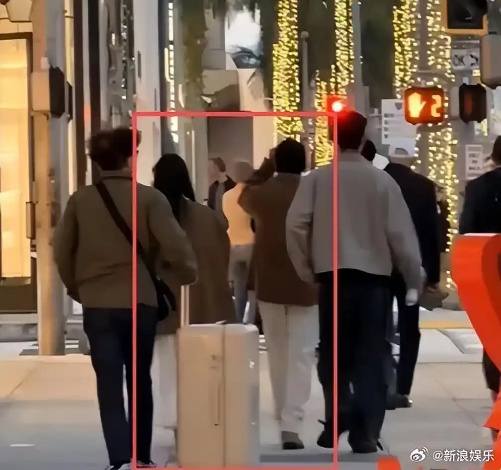 林俊杰女友七七_林俊杰官宣恋情_女友曾多次现身林俊杰演唱会首排