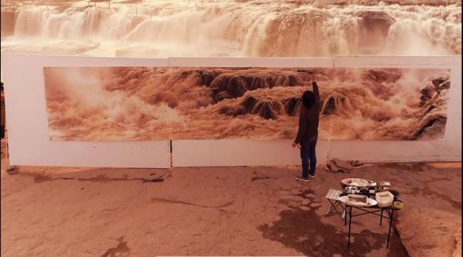 黄河画家徐惠君126平尺画作被人泼墨 网友献策补救