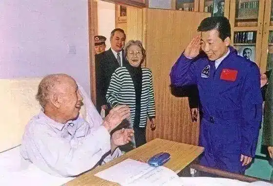 神舟二十一号发射 钱学森逝世16周年 中国航天奠基人_“神二十一飞天 钱老一定看得见”