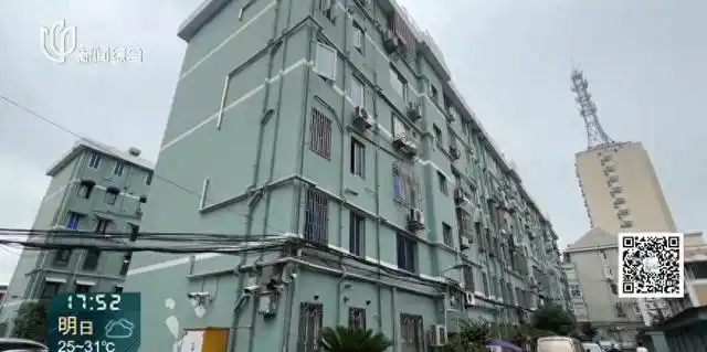 上海老旧小区加装爬楼机_居民自费安装爬楼机受阻_女子自费装“电梯”给全楼用遭抵制