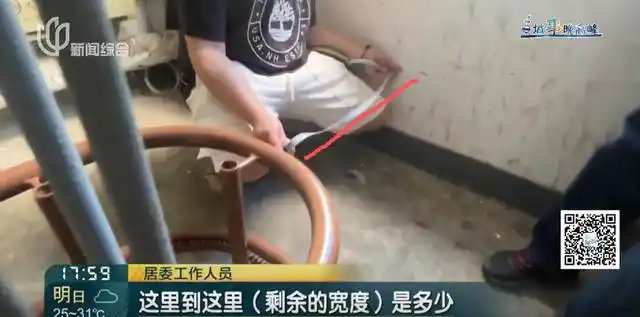 上海老旧小区加装爬楼机_女子自费装“电梯”给全楼用遭抵制_居民自费安装爬楼机受阻