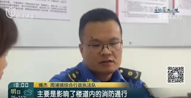 女子自费装“电梯”给全楼用遭抵制_上海老旧小区加装爬楼机_居民自费安装爬楼机受阻