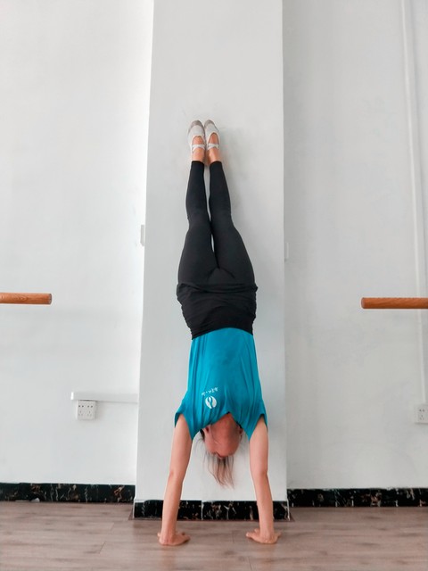 跳绳倒立全身锻炼方法_跳绳倒立组合训练_街舞倒立教学视频