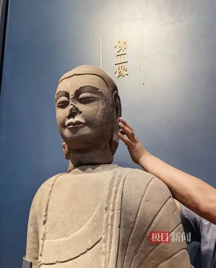 村民在养猪场旁挖出1400年前佛首_北魏时期佛首修复_山西汾阳市佛首发现