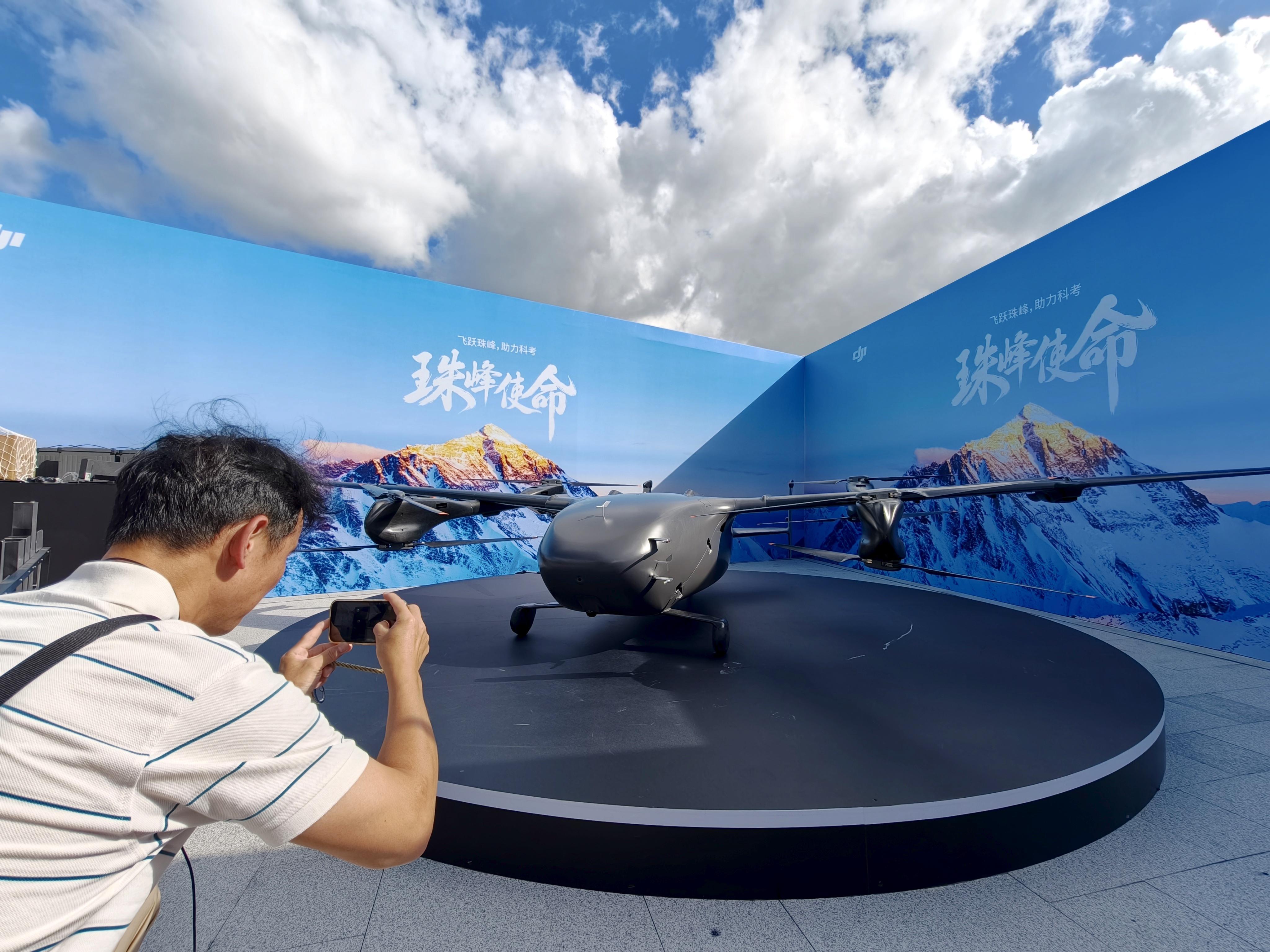 DJI EV50 垂直起降运载无人机 珠峰科考应用_FC100 珠峰南坡物资运输 测绘无人机应用_大疆无人机飞抵8861米高空超过珠峰